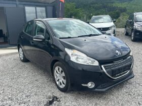 Peugeot 208 1.2i бензин 90 коня 2013г 135.000км!