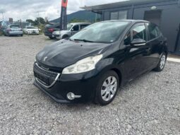 
										Peugeot 208 1.2i бензин 90 коня 2013г 135.000км! пълно									
