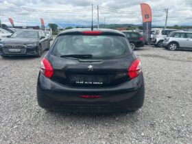 Peugeot 208 1.2i бензин 90 коня 2013г 135.000км!