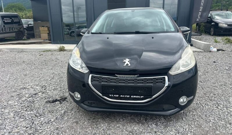 
								Peugeot 208 1.2i бензин 90 коня 2013г 135.000км! пълно									