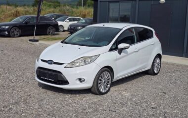 Ford fiesta 1.3i бензин газов инжекцион 90 коня 11/2008г